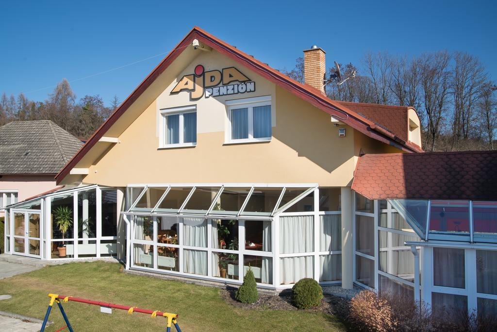 Trojlôžková izba